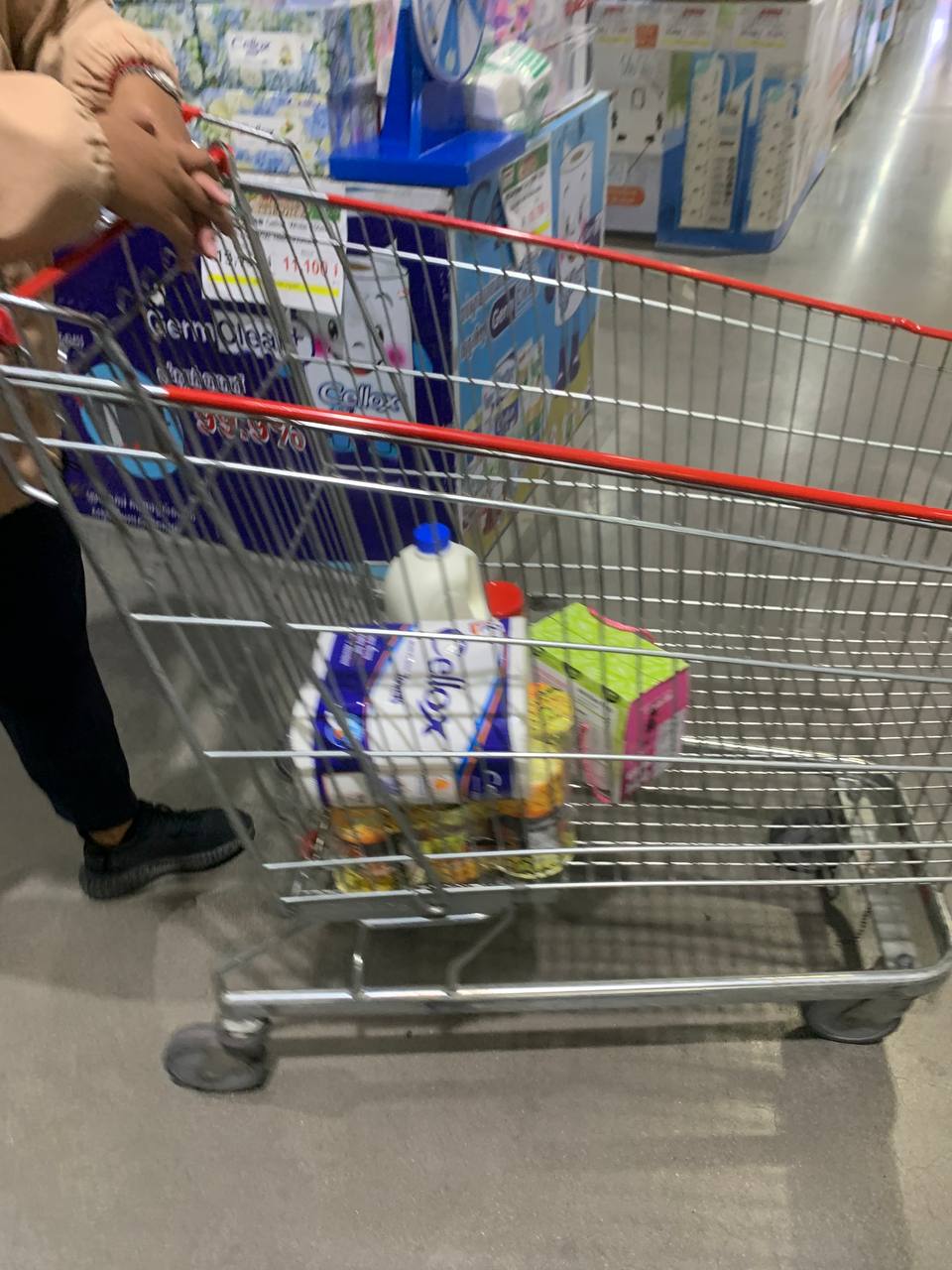 Modern Trade Distribution of Cellox and Hygienist Products by BJC at Makro Cambodia - Image 21
